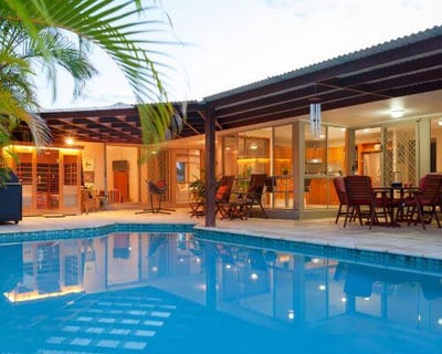 Backyard Oasis-Hostess Haven