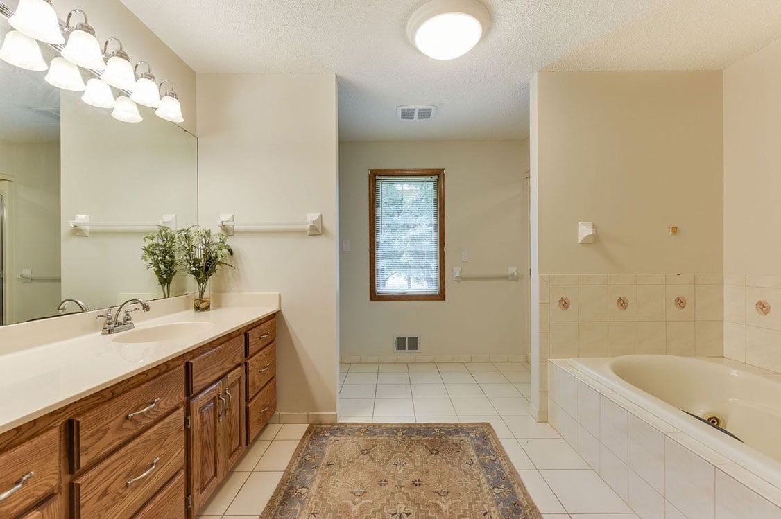BEFORE-jetted-tub