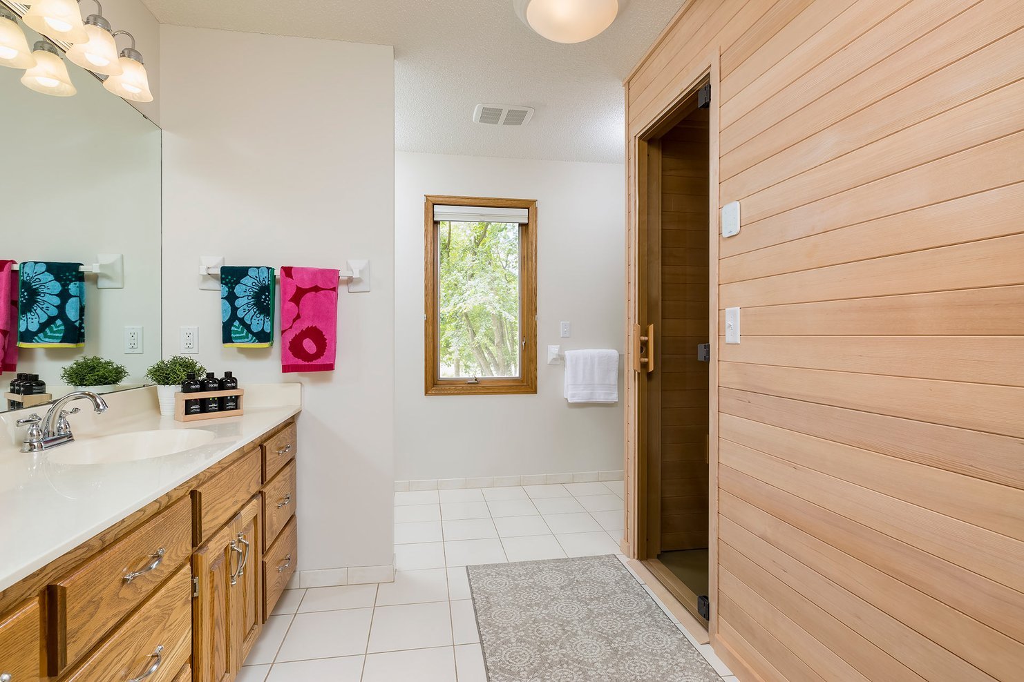 Master-Bath-with-Sauna-3